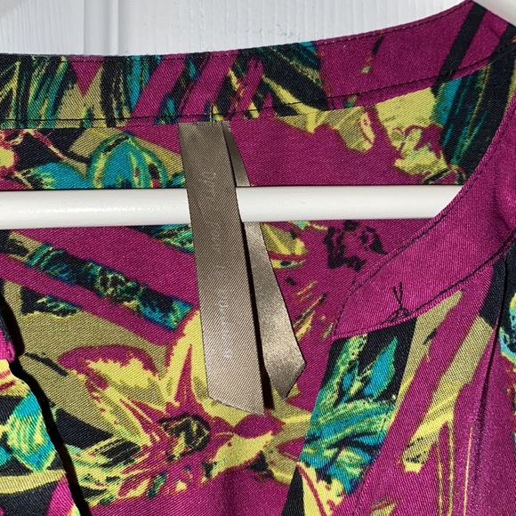 3/$30 Pennington‘s floral blouse - Picture 4 of 7